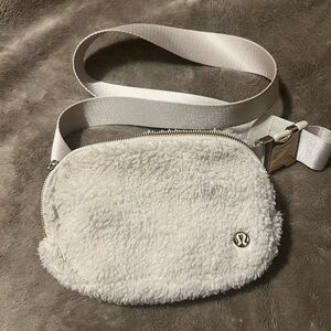 Lululemon Crossbody 1L